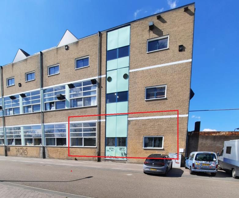 Ruimte gezien van buitenzijde LAB gebouw